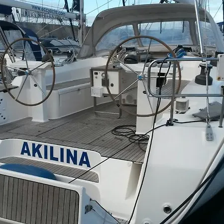 Barco Tomeu Marina Del Sur Galletas 船上ホテル